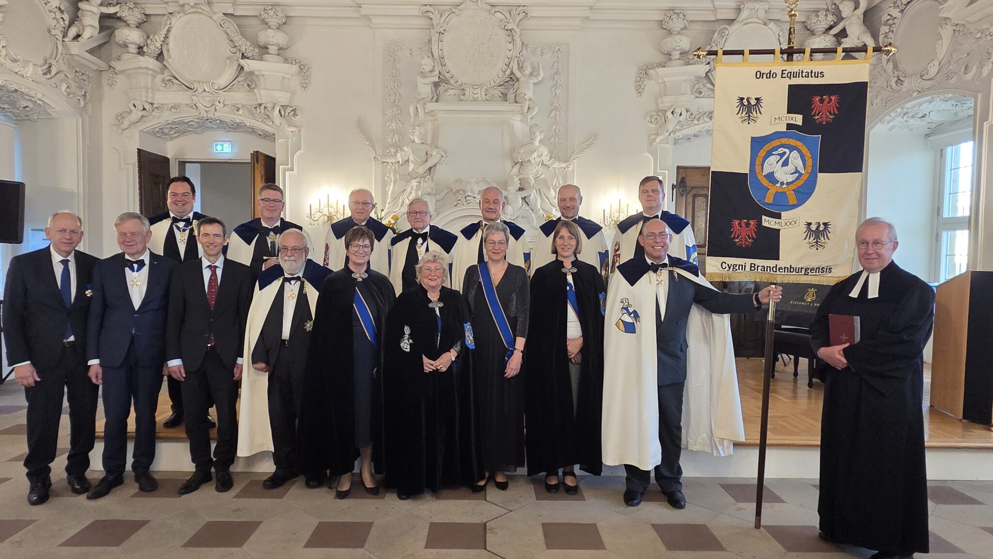 Gruppenfoto des Schwanenritterordens auf Kloster Banz 2025